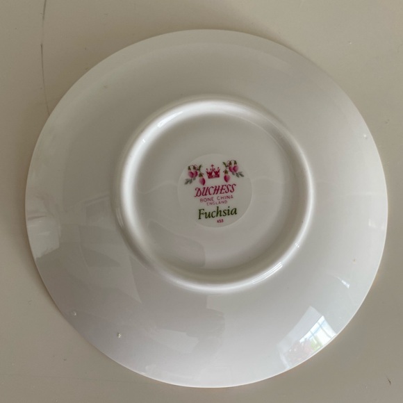 EUC VTG Duchess Bone China Footed Teacup and Saucer in the Fuchsia Pattern - Picture 5 of 6